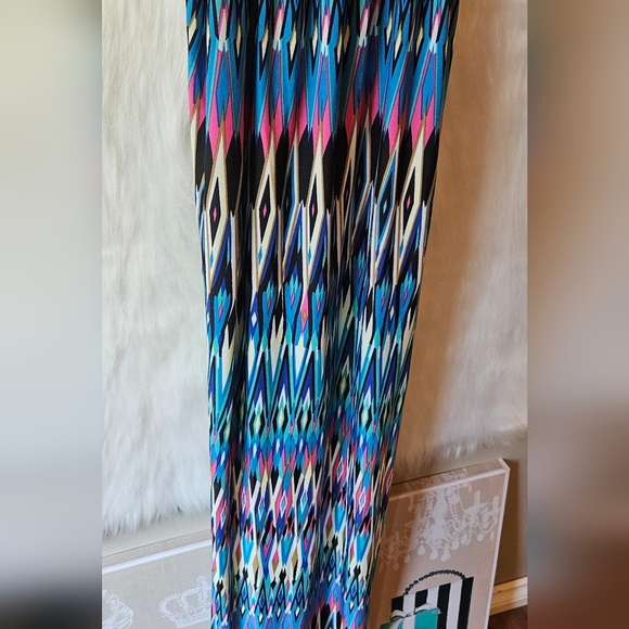 Streetwear Society Geometric Halter Maxi Dress - Picture 4 of 8